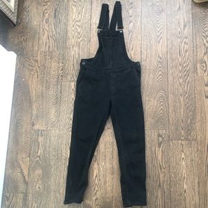 H&M black denim overalls. Good condition!